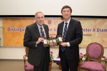 Prof. Joseph J.Y. Sung (right), Vice-Chancellor and President of CUHK presents a souvenir to Prof. Peter A. Diamond.