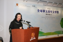 Prof. Serena Jin, Emeritus Professor of Translation, delivers a speech.