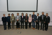 中大副校长潘伟贤教授 (中) 与嘉宾、演讲者及筹委会成员合影留念。