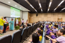 Interaction between the cast of The Drama of Climate Change and the students.