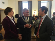 Prof. Joseph Sung, Vice-Chancellor of CUHK (right) speaks with Mr. Jan van Zanen, Mayor of Utrecht (middle) and Mrs. Marjan Oudeman, President of the Executive Board of Utrecht University (left) at the City Seminar reception.