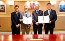 CUHK and UC Berkeley sign the Memorandum of Understanding. (From left) Prof Liwen JIANG, Professor, School of Life Sciences, CUHK; Prof. Randy Wayne SCHEKMAN, Professor of Molecular and Cell Biology at UC Berkeley and 2013 Nobel Laureate in Physiology or Medicine; Prof. Henry WONG, Dean, Faculty of Science, CUHK; Prof. Kam-bo WONG, Director of School of Life Sciences, CUHK.