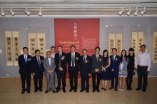 (From left) Prof. Josh Yiu, Director of the Art Museum, CUHK; Prof. Leung Yuen-sang, Director of the Institute of Chinese Studies, CUHK; Dr. Leung Nai-pang, Chairman of CUHK Council; Mr. Chien Lee, Vice-Chairman of CUHK Council; Mr. Harold Wong, Master of Lechangzai Xuan; Prof. Joseph J.Y. Sung, Vice-Chancellor and President of CUHK; Mr. Christopher Mok, Chairman, Advisory Committee, Art Museum, CUHK; Prof. Harold Mok, Chairman, Department of Fine Arts, CUHK; Prof. Hui-Wen Lu, Associate Professor, Graduate Institute of Art History National Taiwan University; and Dr. Phil Chan, Research-Assistant Curator (Painting and Calligraphy) of the Art Museum, CUHK pose for a group photo with students from the Department of Fine Arts, CUHK, who helped compile the exhibition catalogue.