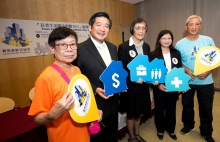 (From 2nd left to 4th left) Prof. Hung WONG, Management Committee Member, the CUHK Jockey Club Institute of Ageing; Prof. Jean WOO, Director of the CUHK Jockey Club Institute of Ageing; and Ms. Imelda Chan, Head of Charities (Grant Making – Elderly, Rehabilitation, Medical, Environment &amp; Family), HKJC.