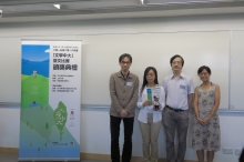 (From left) Prof. Mok Kar-leung Harold, Chairman of the Department of Fine Arts, CUHK; Miss Fung Chai-lam, the Gold Award Winner of the ‘University Chinese I’ Category; Dr. Chan Chi-tak, guest judge of ‘Literary CUHK’; and Miss Leung Wai-sze, a part-time lecturer of the Department of Chinese Language and Literature, CUHK.