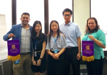 The CUHK interns present souvenirs to the host sector at UNESCAP.