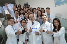 Prof. Lawrence Ka Sing WONG (middle, front row), Mok Hing Yiu Professor of Medicine and Head of Division of Neurology, Department of Medicine and Therapeutics, CUHK receives the ‘World Stroke Organisation President’s Award for Services to Stroke’ 2016.