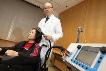 Prof. Lawrence Ka Sing WONG and his team invent the ‘Pulse-Magnetic-Stimulation’, the world’s first 3-in-1 therapy combining physiotherapy, external counterpulsation and ‘Intermittent theta burst magnetic stimulation’ to repair damaged brain after stroke and enhance function recovery.