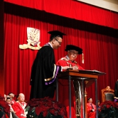 Prof. Au Ho-nien receives the degree of Doctor of Literature, honoris causa.