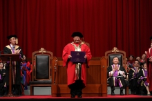 The Honourable Chief Justice Ma Tao-li, Geoffrey receives the degree of Doctor of Laws, honoris causa.