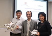 Prof. Leung Yee, Director of IOFC in CUHK (middle), Prof. Leung Kwong-sak (left) and Prof. Ng Mee Kam (right), Associate Directors of IOFC in CUHK