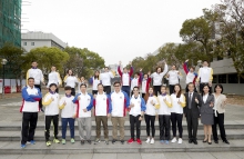 Guests, coaches and Hong Kong athletes pose for a group photo.