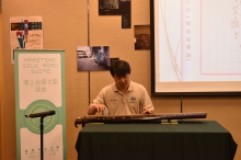 Prof. Wee plays a small etude with guqin, which was hand copied from the Jun Lu music manuscript collection in Singapore.