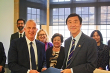 Prof. Joseph Sung, Vice-Chancellor of CUHK (right) and Dr. Michael Spence, Vice-Chancellor of the University of Sydney (left) sign a MOU to establish a new joint laboratory to advance integrative medicine.