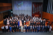 Performers of the Tsinghua-CUHK Joint Orchestral Performance pose for a group photo with guests, including students, staff and alumni of both universities.