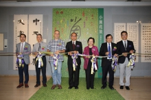 (From left) Dr. Phil Chan, Research-Assistant Curator (Painting and Calligraphy) of the Art Museum; Prof. Tong Kam-tang, Associate Professor of the Department of Fine Arts, Prof. Frank Vigneron, Chairman of the Department of Fine Arts; Prof. Henry N.C. Wong, Head of New Asia College; Prof. Mayching Kao, former Professor of Fine Arts; Prof. Leung Yuen-sang, Director of the Institute of Chinese Studies; and Prof. Josh Yiu, Director of the Art Museum, CUHK officiate at the ribbon-cutting ceremony for the exhibition.