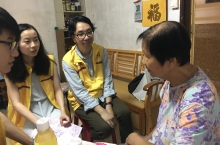 CUHK∙Care service team cares for the elderly.