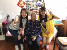 CUHK volunteers send festival care to the elderly.