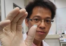 A close-up of hyaluronic acid hydrogels sample, the person in the picture is Dr. Wei Kongchang, Postdoctoral Research Fellow of the Department of Biomedical Engineering, CUHK.