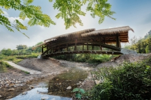 The “Yi Xin Qiao” in Dujia Village, Chongqing, measures 21 metres long, is the longest bamboo bridge in rural mainland.