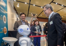 Professor Rocky S. Tuan and guests visit the exhibition booths.