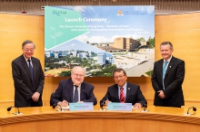 Prof. Rocky S. Tuan (right), Vice-Chancellor and President, CUHK, and Prof. Sir Steve Smith, Vice-Chancellor and Chief Executive, University of Exeter (left), sign an Agreement for the establishment of ENSURE, witnessed by Prof. Gabriel Lau, Co-Director of ENSURE, CUHK and Professor Gavin Shaddick, Co-Director of ENSURE, University of Exeter