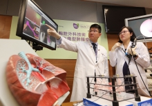 The Faculty of Medicine at CUHK combines the use of Electromagnetic Navigation Bronchoscopy (ENB) with Hybrid Operating Room to allow real-time imaging for surgical localisation and for biopsy of micro pulmonary lesions, some as small as 2mm in diameter.

(From left) Dr. Calvin Sze Hang NG, Associate Professor, Division of Cardiothoracic Surgery, Department of Surgery, Faculty of Medicine, CUHK and Dr. Rainbow Wing Hung LAU, Clinical Assistant Professor (honorary) from the same division.