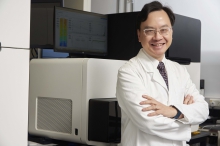 Professor Dennis LO from the Faculty of Medicine at CUHK has been named the “Top 20 Translational Researchers of 2017” recently by the world-renowned scientific journal Nature Biotechnology, for his achievement in developing a robust non-invasive prenatal test following his discovery of fetal DNA in maternal plasma. This is the second year that Professor Lo receives this honour and he is also the only Hong Kong scientist on the list.