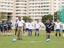 中大校長段崇智教授與港大校長張翔教授主持開球禮。