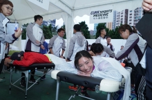 CUHK Sports Medicine Team helped runners with their recovery