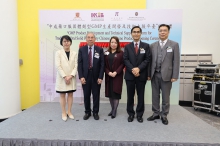 Mr. Tommy Li Ying-Sang, Chief President of Hong Kong Chinese Medicine Industry Association (1st right) and the officiating guests.