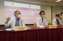 中大医学院分析来自本港14名确诊新型肺炎患者的逾300个样本，揭示全部患者的大便都验出新型冠状病毒。(左起) 中大医学院微生物学系系主任陈基湘教授、院长兼肠道微生物群研究中心主任陈家亮教授，以及内科及药物治疗学系系主任许树昌教授。