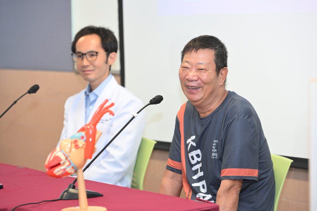 曾先生患類風濕關節炎逾廿多年，最初發病出現關節痛及晨僵等徵狀，形容雙手像雪藏雞翼。他早期接受過皮質類固醇及免疫抑制劑治療。他在2014年發現同時患有心臟病。現時已改用生物製劑，並積極改善生活習慣，發炎指數及心血管狀況均理想。