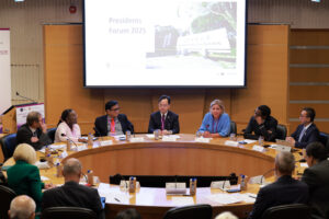 Professor Dennis Lo Yuk-ming speaks at the panel on engagement with the community and collaboration with external stakeholders at the Presidents Forum.