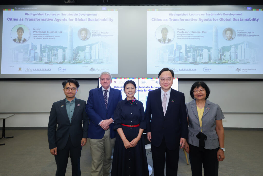 From right: Professor Sham Mai-har, CUHK’s Pro-Vice-Chancellor (Research); Professor Dennis Lo Yuk-ming, CUHK’s Vice-Chancellor and President; Professor Bai Xuemei; Mr Alistair McEachern, Acting Australian Consul-General to Hong Kong and Macau; and Professor Amos Tai