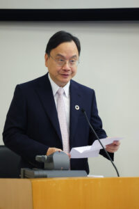 Professor Dennis Lo Yuk-ming, Vice-Chancellor and President of CUHK, delivers the welcome address.