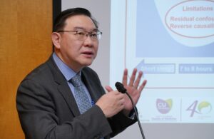 Professor Wing Yun-kwok highlights the importance of sleep hygiene to health. He gives a few sleep hygiene tips, for example, to maintain a regular sleep-wake pattern and to avoid electronic device before bedtime.