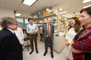 The Board of Trustees of the Croucher Foundation visits the research laboratory of Professor Ng.