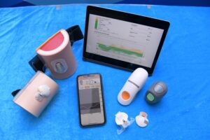 CGM provides 24-hour real time glucose reading that patients can read the change in level throughout the day. Data is uploaded onto Cloud and mobile app for easy monitoring by patients, doctors and nurses.