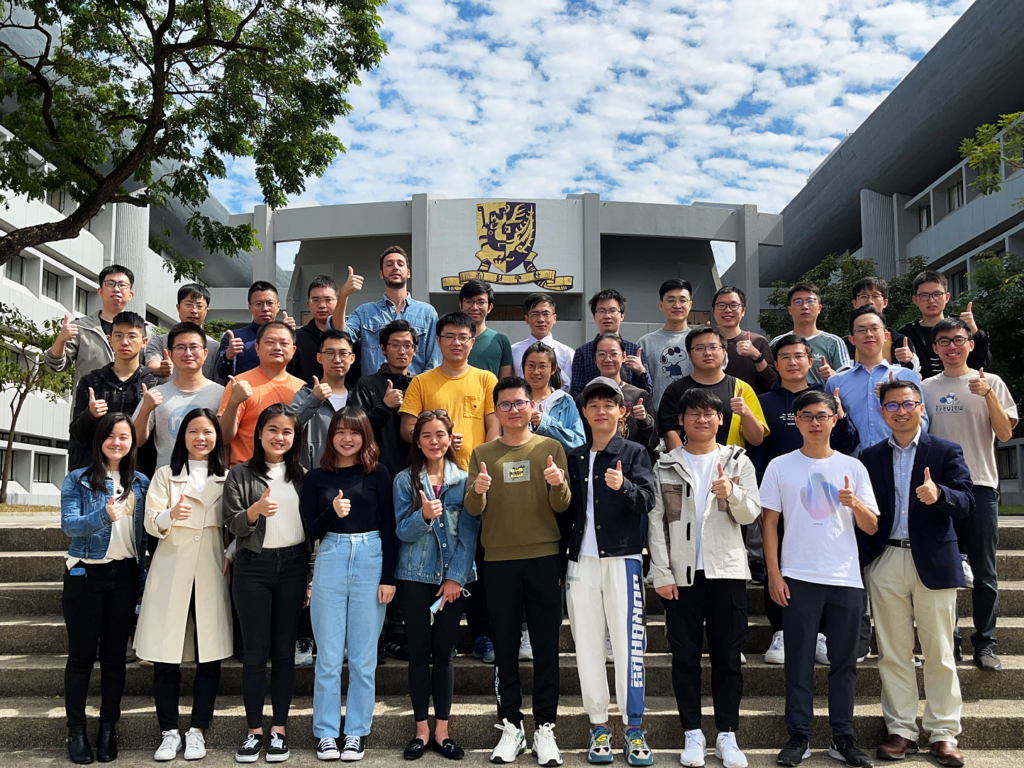 Professor Zhang Li (first row, first right), Professor Tony Chan Kai-fung (second row, second right) and the research team.