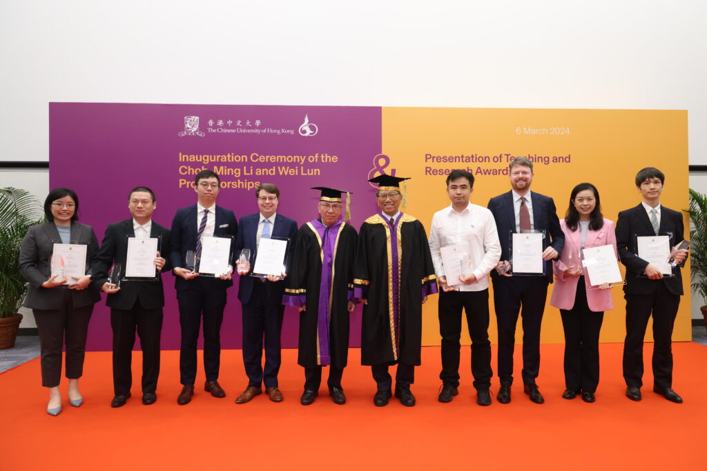 Professor Rocky Tuan (5th right) and Professor Chan Wai-yee (5th left), with the recipients of the Young Researcher Award 2022, including Professor Wang Ying, Faculty of Science, Professor Sun Xiankai, Faculty of Engineering, Professor Arthur Tsang Wai-chung, Faculty of Education, Professor James Morton, Faculty of Arts, Professor Wu Jing, Faculty of Business Administration, Professor Luke Marsh, Faculty of Law, Professor Maggie Wang Haitian, Faculty of Medicine, and Professor Inoue Tomohiro, Faculty of Social Science (from left to right).