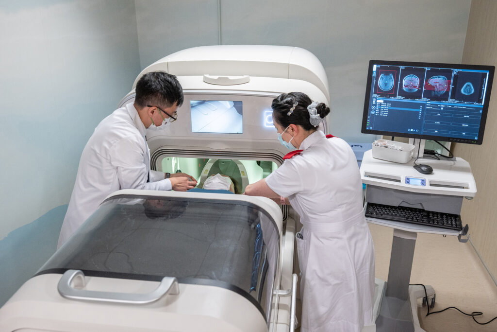 A suspected stroke patient is sent to ESU for a low-field MRI examination.