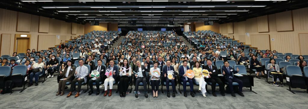 近500名中、小學生、教師和家長出席論壇，眾嘉賓以正面語句鼓勵他們將來在面對得失和輸贏的時候，仍然能夠坦然面對。