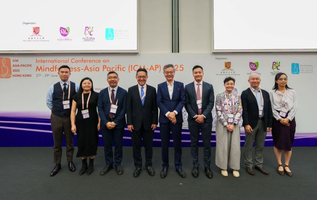 Members of the Organising Committee of the conference include Professor Stanley Chan,  Adjunct Assistant Professor of the School of Public Health and Primary Care at CU Medicine (1st from the left); Professor Daisy Zhang, Assistant Professor of the School of Nursing at The Hong Kong Polytechnic University (2nd from the left); Professor Herman Lo, Associate Professor in the Department of Applied Social Sciences at the Hong Kong Polytechnic University (3rd from the left); Professor Samuel Wong Yeung-shan (4th from the right); Professor Winnie Mak, Professor in the Department of Psychology at CUHK (3rd from the right); Mr Kevin Fong,  Co-Founder ATINAT Institute of Mindfulness Training (2nd from the right); Dr Lau Ngar-sze, Senior Lecturer in the Department of Educational Administration and Policy at CUHK (1st from the right).