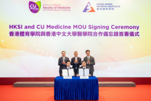 Mr Tony Choi Yuk-kwan, Chief Executive of the Hong Kong Sports Institute (HKSI) (front row, right) and Professor Philip Chiu Wai-yan, Dean of The Chinese University of Hong Kong (CUHK)’s Faculty of Medicine (CU Medicine) (front row, left) sign the MOU, under the witness of Mr Lau Chun, Raistlin, Under Secretary for Culture, Sports and Tourism (back row, centre), Hon Vincent Cheng Wing-shun Vice-Chairman of the HKSI (back row, right) and Professor Anthony T.C. Chan, Pro-Vice-Chancellor and Vice President of CUHK (back row, left).
