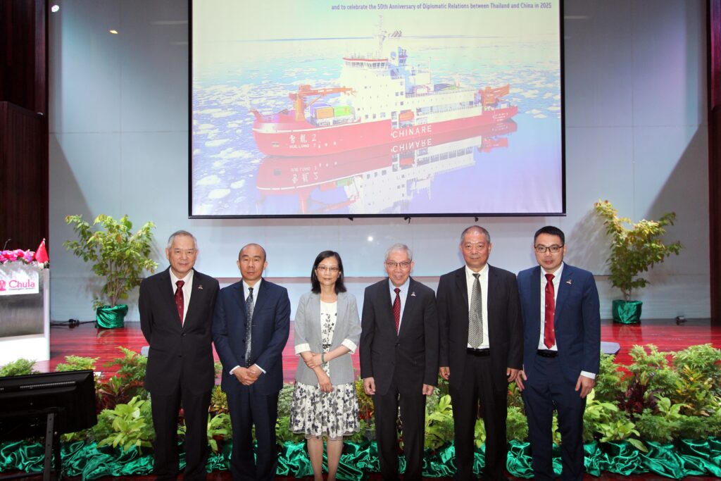 From left to right: Professor Yam Yeung, Director of the CUHK Shenzhen Research Institute (SZRI); Mr Long Wei, Deputy Director of the Chinese Arctic and Antarctic Administration, State Oceanic Administration of China; Ms Chen Danhong, Director-General of the Department of International Cooperation, Ministry of Natural Resources of China; Professor Chan Wai-yee, Pro-Vice-Chancellor (Strategic Developments) at CUHK; Dr Liu Shunlin, Director General of the Polar Research Institute of China; and Dr Lin Huangquan, Executive Director of SZRI and Director of CUHK’s Office for Greater Bay Area Developments