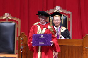 Nancy Rothwell女爵士教授獲頒授榮譽法學博士學位
