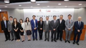 The Internship Partners Appreciation Ceremony was attended by CUHK Provost Professor Isabella Poon Wai-yin (6th right); CUHK Council Member The Honourable Tang Ka-piu (6th left); Dean of CUHK LAW Professor Xi Chao (1st right); Legislative Council Members The Honourable Ambrose Lam San-keung (5th right) and The Honourable Maggie Chan Man-ki (5th left); President of the Hong Kong Clerical and Professional Employees General Union Mr Tony Lam Koon-leung (3rd right); President of the Hong Kong Legal Professionals Association Mr Peter Wong Kit-hin (4th right); and representatives from participating law firms and participating barristers.