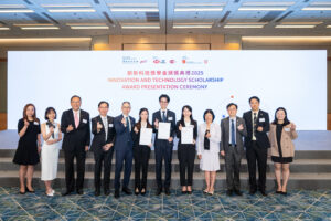 Professor Sham Mai-har, Pro-Vice-Chancellor (Research) of CUHK (4th right), and CUHK teachers congratulate the CUHK awardees.