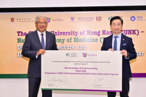 Dr Victor Dzau, President of NAM (left) and Professor Philip Chiu Wai-yan, Dean of CU Medicine sign the MOU to perpetuate the Cheng-Dzau CUHK-NAM International Health Policy Fellowship Programme and strengthen the partnership between CUHK and NAM.